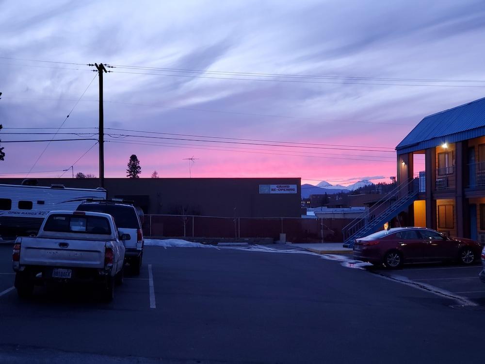 Motel West Bend Exterior photo