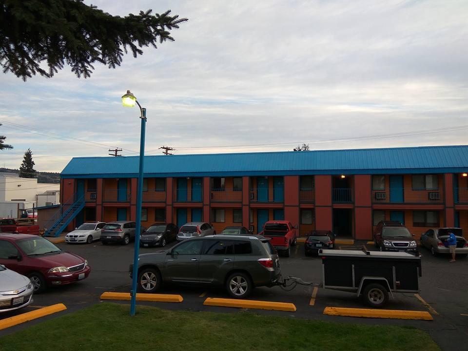 Motel West Bend Exterior photo